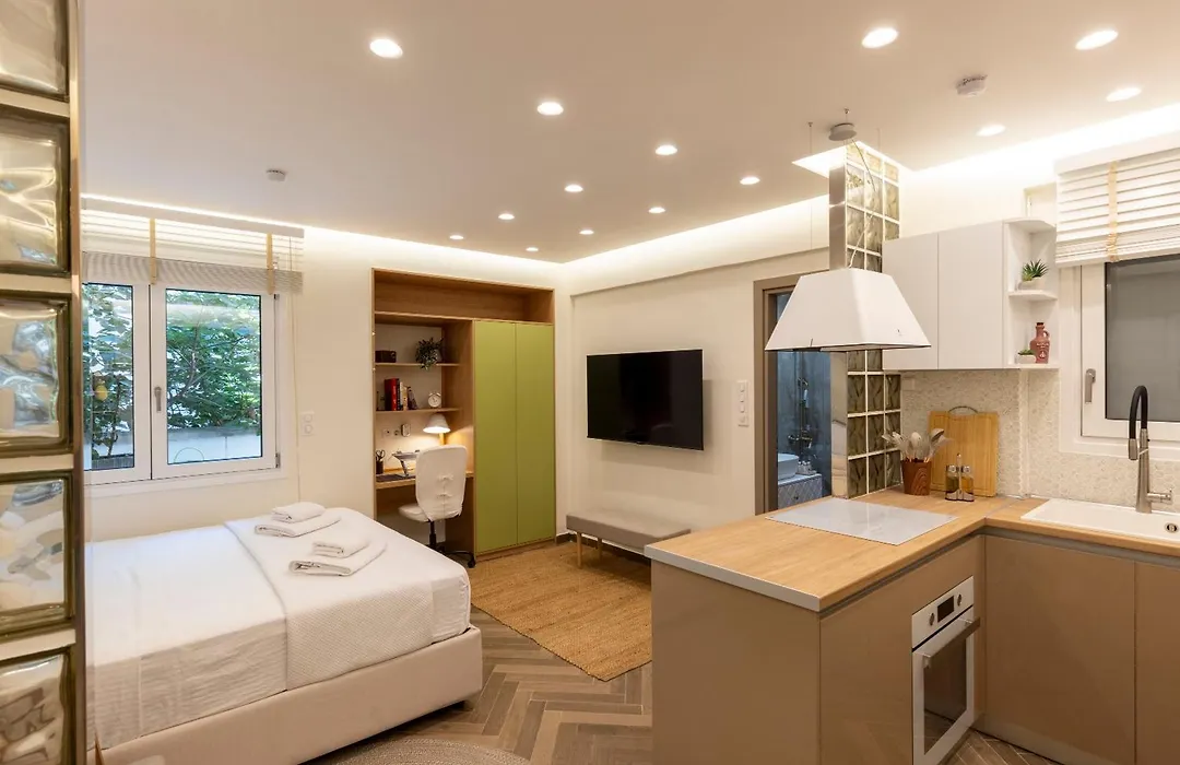 Flat 21 At Evangelismos Metro Stn *